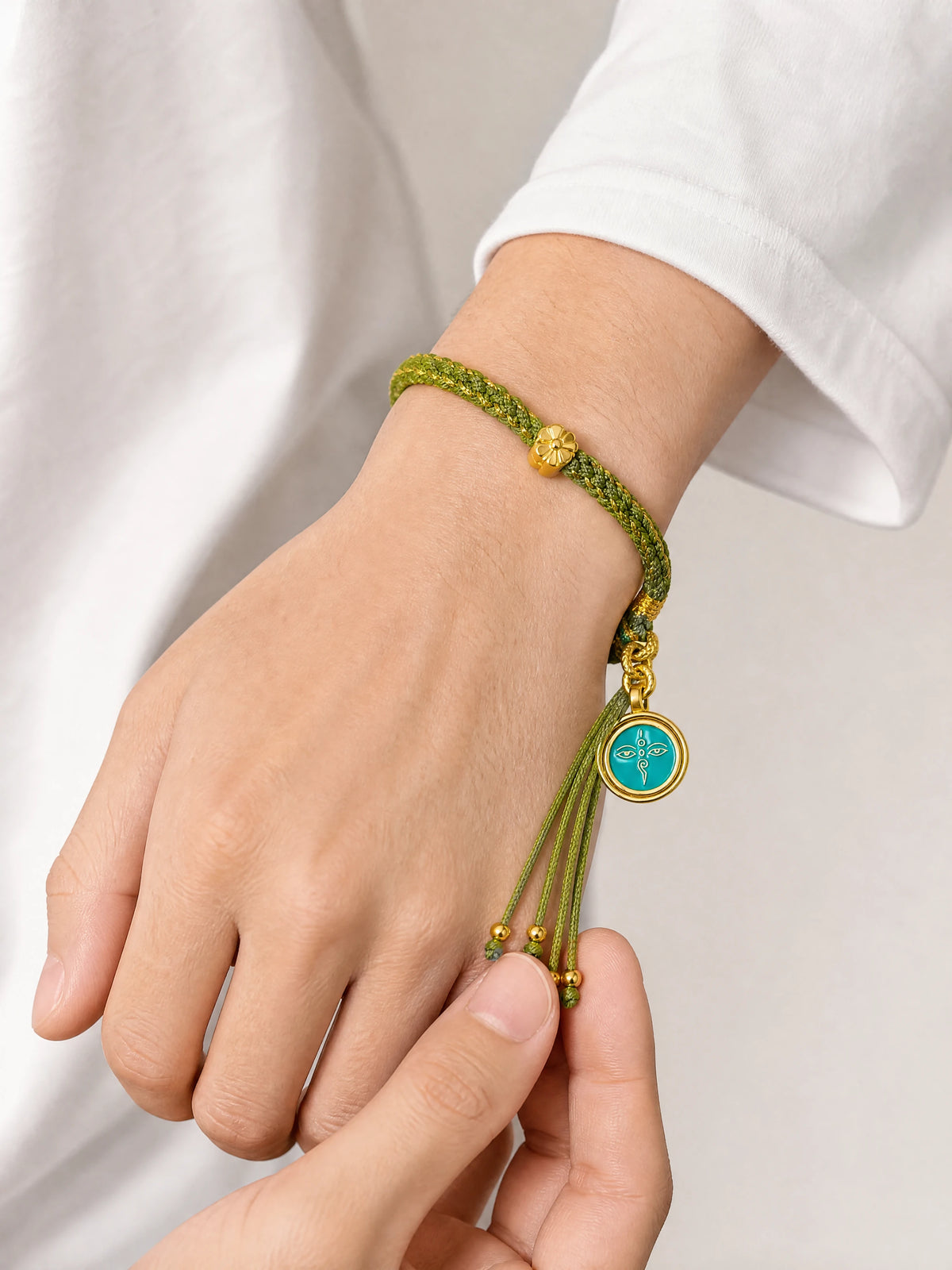 tibetan-fortune-eye-braided-bracelet-model-a-outfit-a-fashion-02
