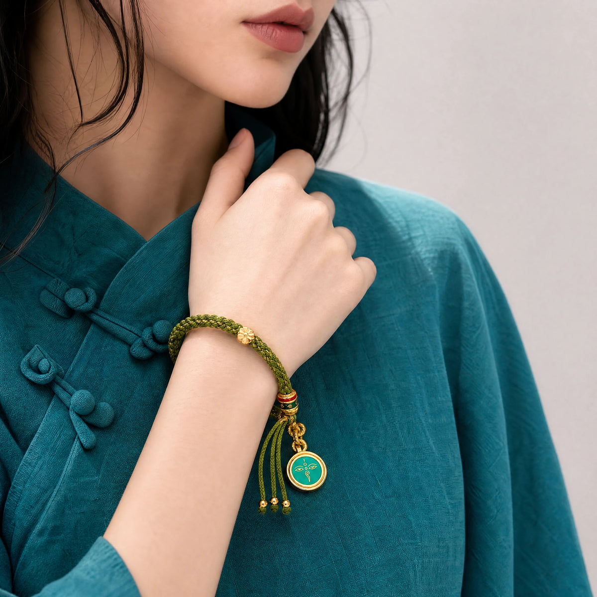 tibetan-fortune-eye-braided-bracelet-model-b-outfit-b-fashion-03