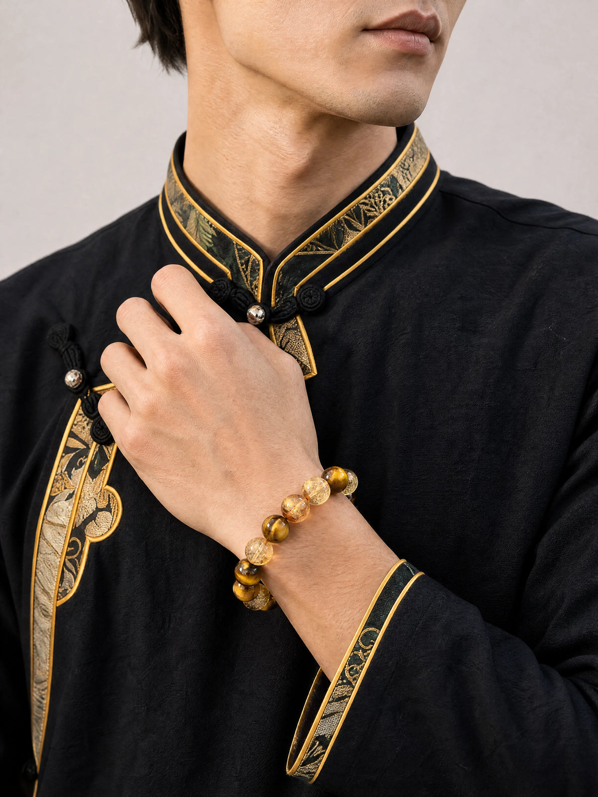 tiger-eye-citrine-bracelet-model-a-outfit-a-fashion-02