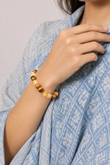 tiger-eye-citrine-bracelet-model-b-outfit-b-fashion-01
