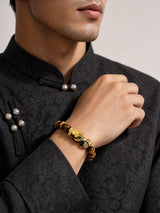 tiger-eye-color-shift-pixiu-bracelet-model-b-outfit-b-fashion-02