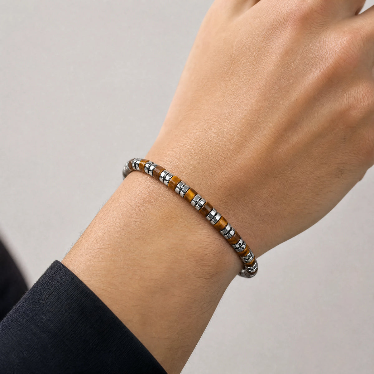 tiger-eye-disc-bracelet-focus-model-a-outfit-a-closeup-01