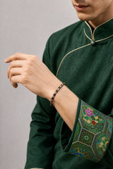tiger-eye-disc-bracelet-focus-model-a-outfit-a-fashion-01