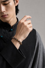 tiger-eye-disc-bracelet-focus-model-b-outfit-b-fashion-01