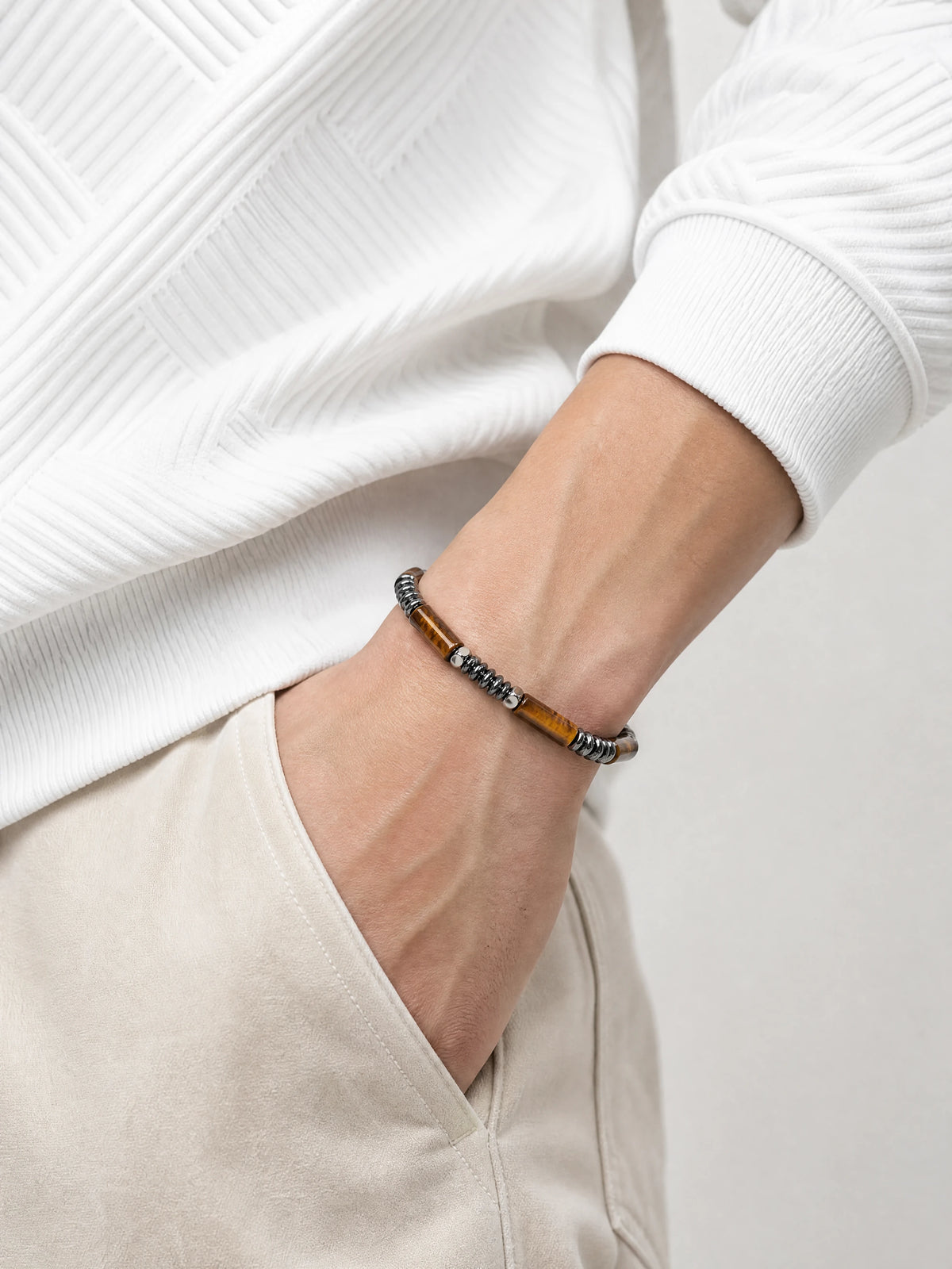 tiger-eye-geometric-bracelet-strength-model-a-outfit-a-fashion-03