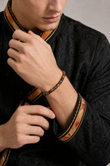 tiger-eye-round-disc-bracelet-focus-model-b-outfit-b-fashion-01