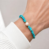 turquoise-chip-pearl-bracelet-model-a-outfit-a-closeup-01