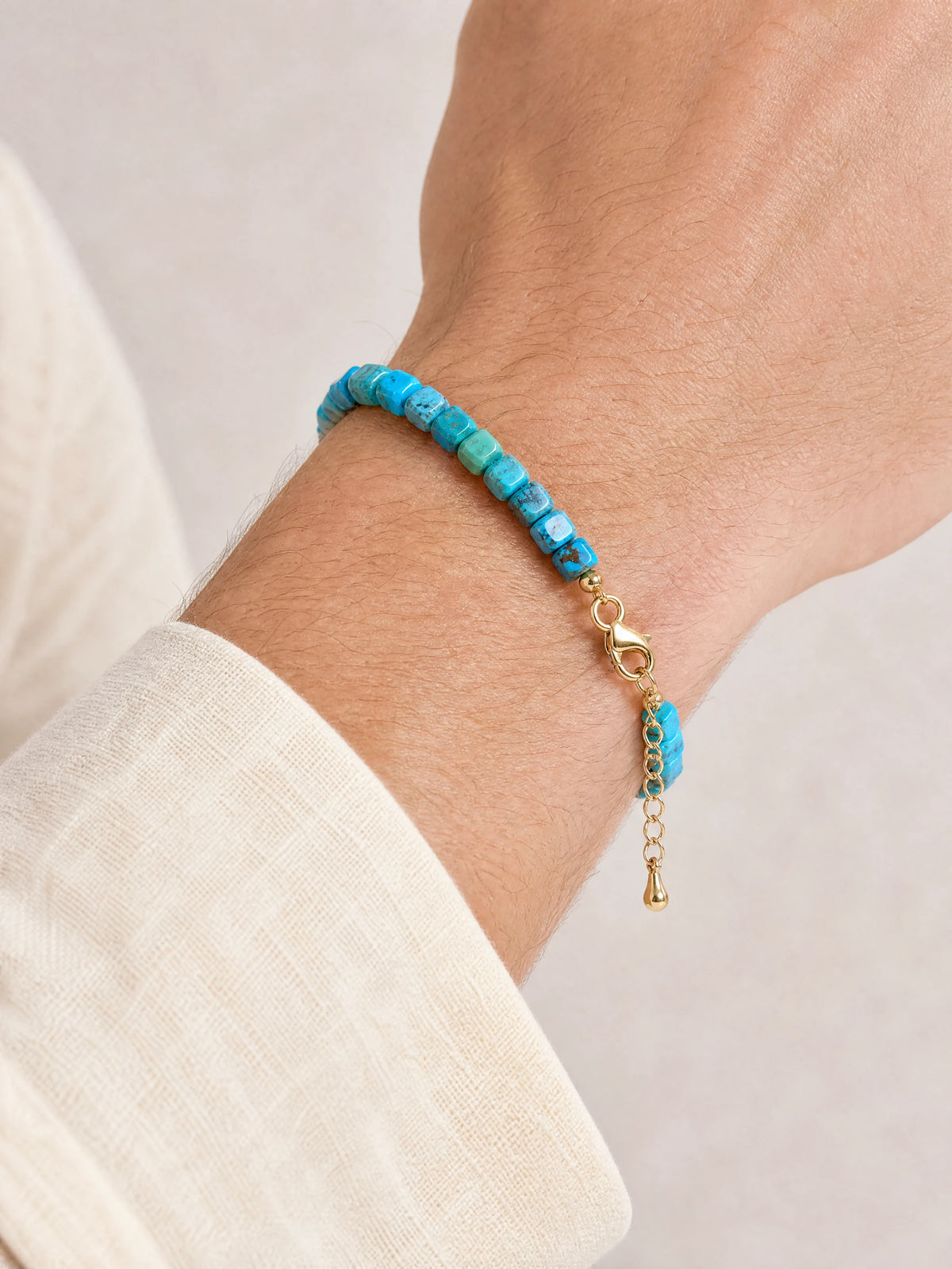 turquoise-cube-bracelet-model-a-outfit-a-closeup-01