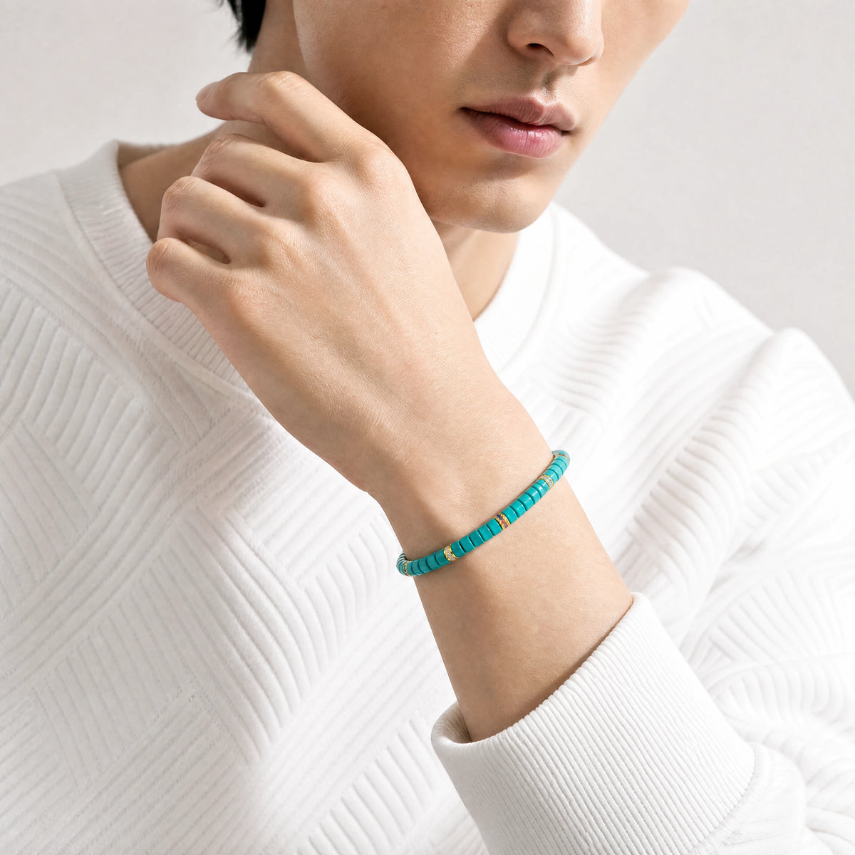 turquoise-disc-spacer-bracelet-model-a-outfit-a-fashion-02