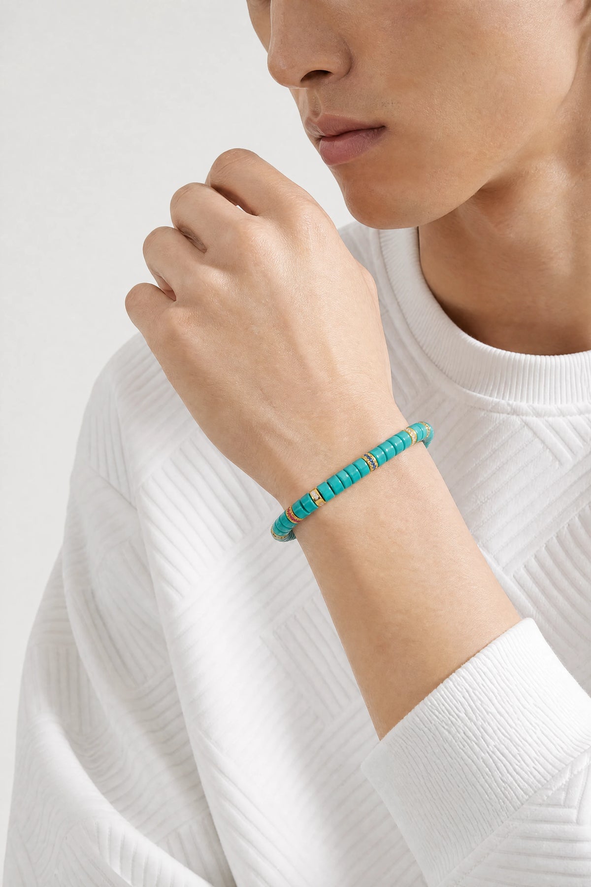 turquoise-disc-spacer-bracelet-model-a-outfit-a-fashion-03
