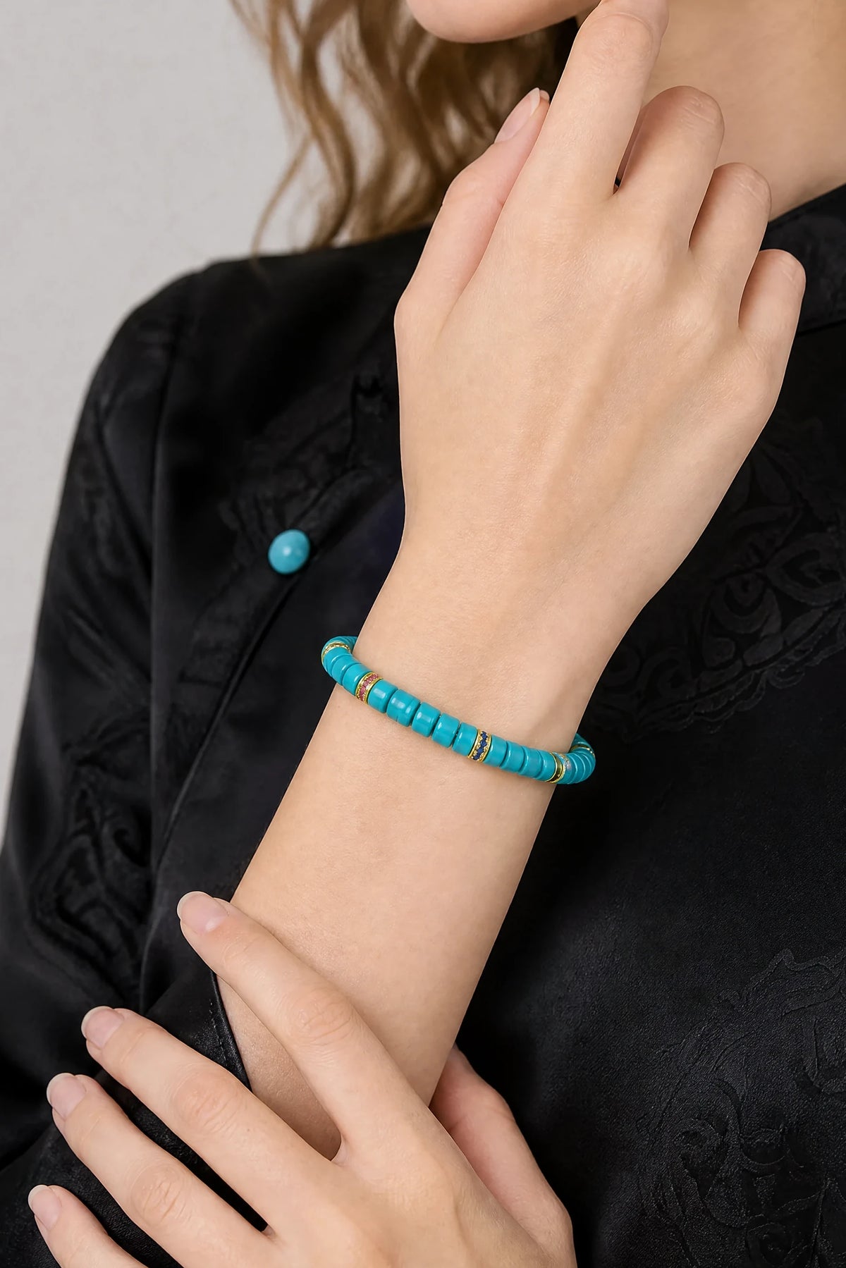 turquoise-disc-spacer-bracelet-model-b-outfit-b-fashion-03