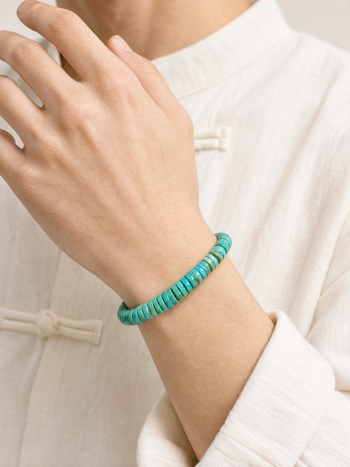 turquoise-heishi-bracelet-model-a-outfit-a-fashion-03