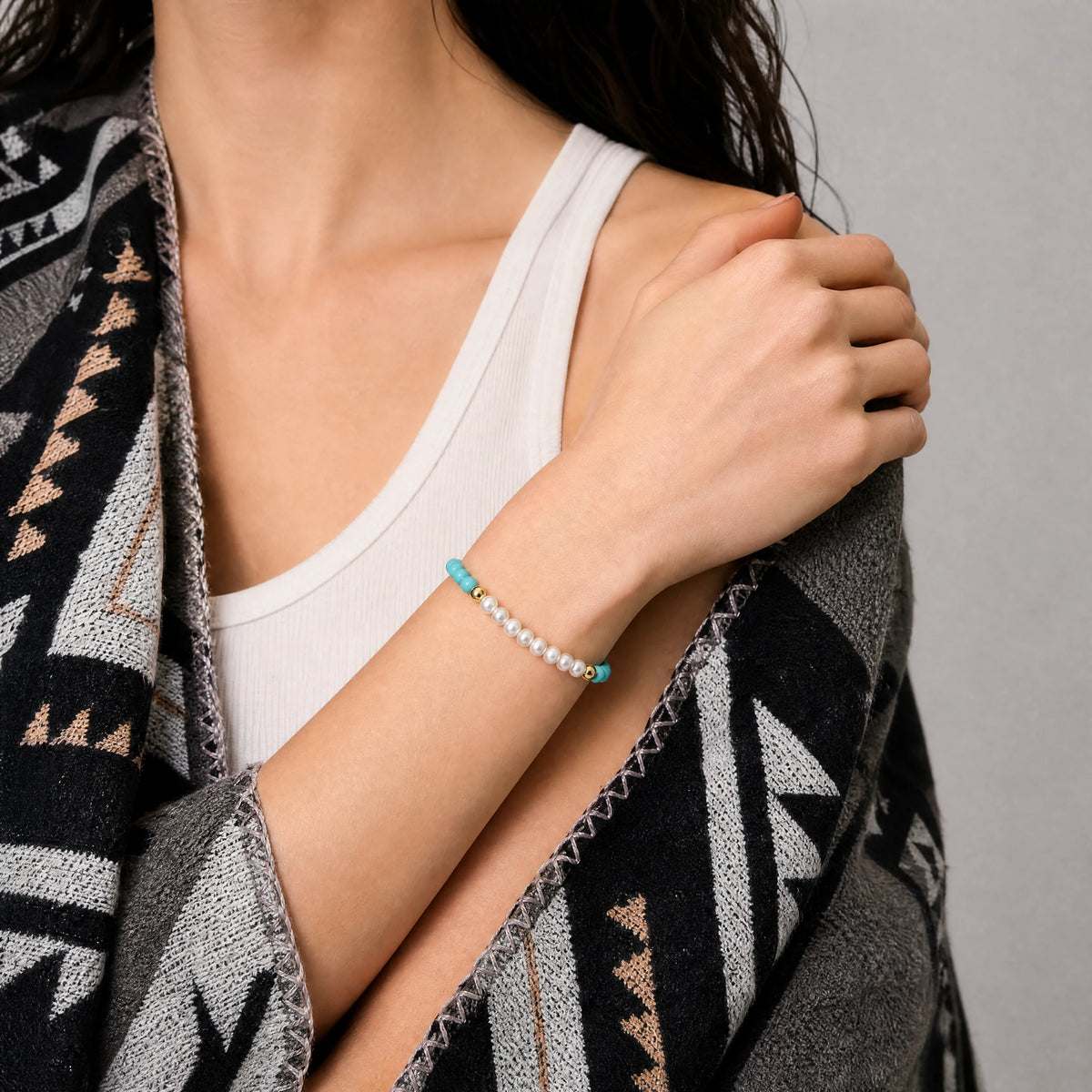 turquoise-pearl-fine-bead-bracelet-model-a-outfit-a-fashion-02