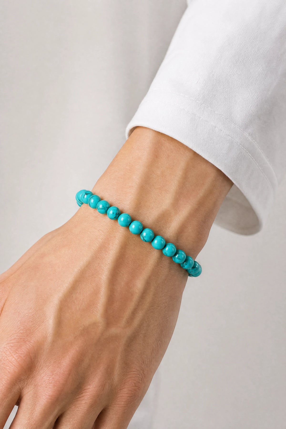turquoise-round-bead-bracelet-model-a-outfit-a-closeup-01