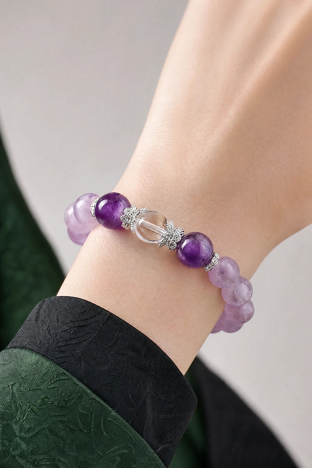 two-tone-amethyst-bead-bracelet-model-a-outfit-a-closeup-01