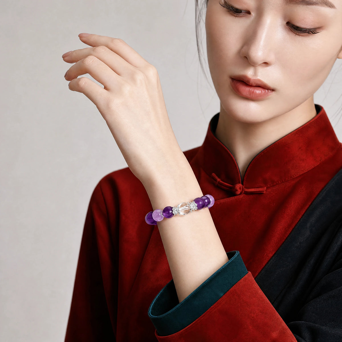 two-tone-amethyst-bead-bracelet-model-b-outfit-b-fashion-02