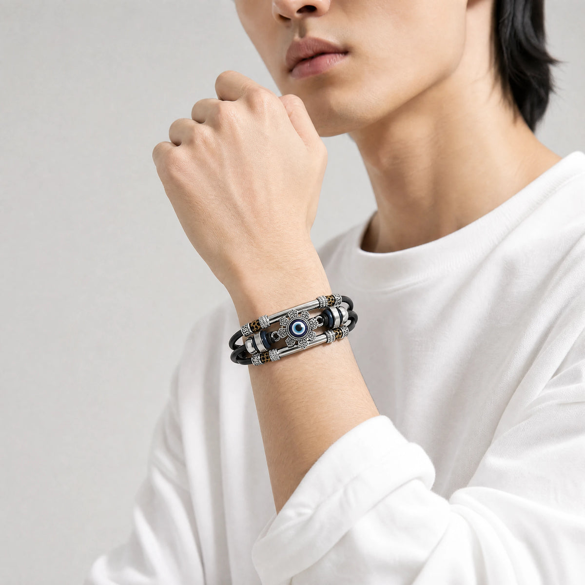 vintage-leather-talisman-bracelet-model-a-outfit-a-fashion-01