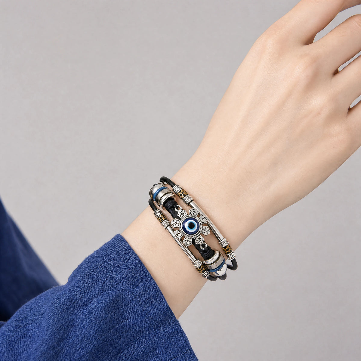 vintage-leather-talisman-bracelet-model-b-outfit-b-fashion-01