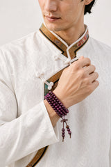 violet-sandalwood-mala-bracelet-model-a-outfit-a-fashion-01