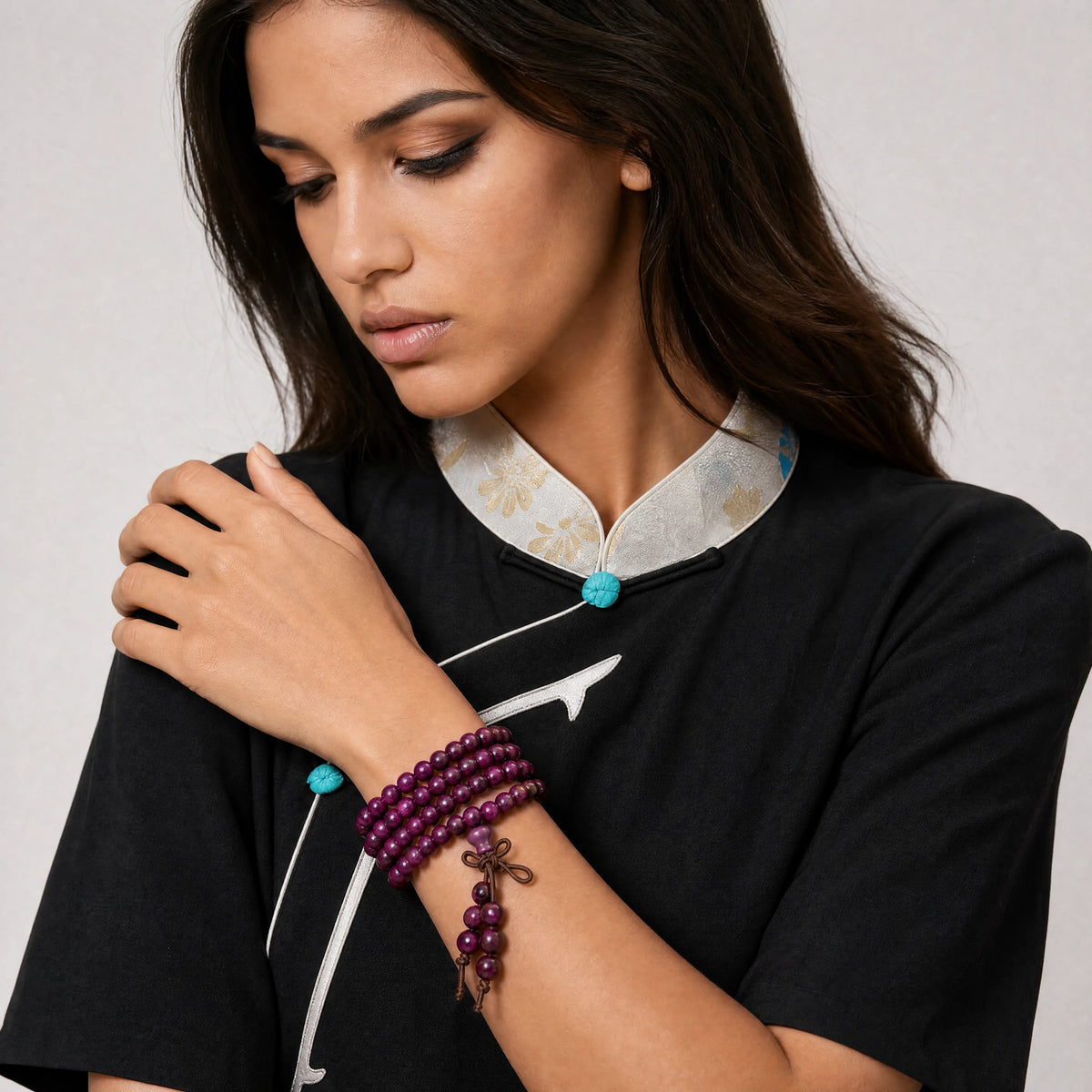 violet-sandalwood-mala-bracelet-model-b-outfit-b-fashion-03