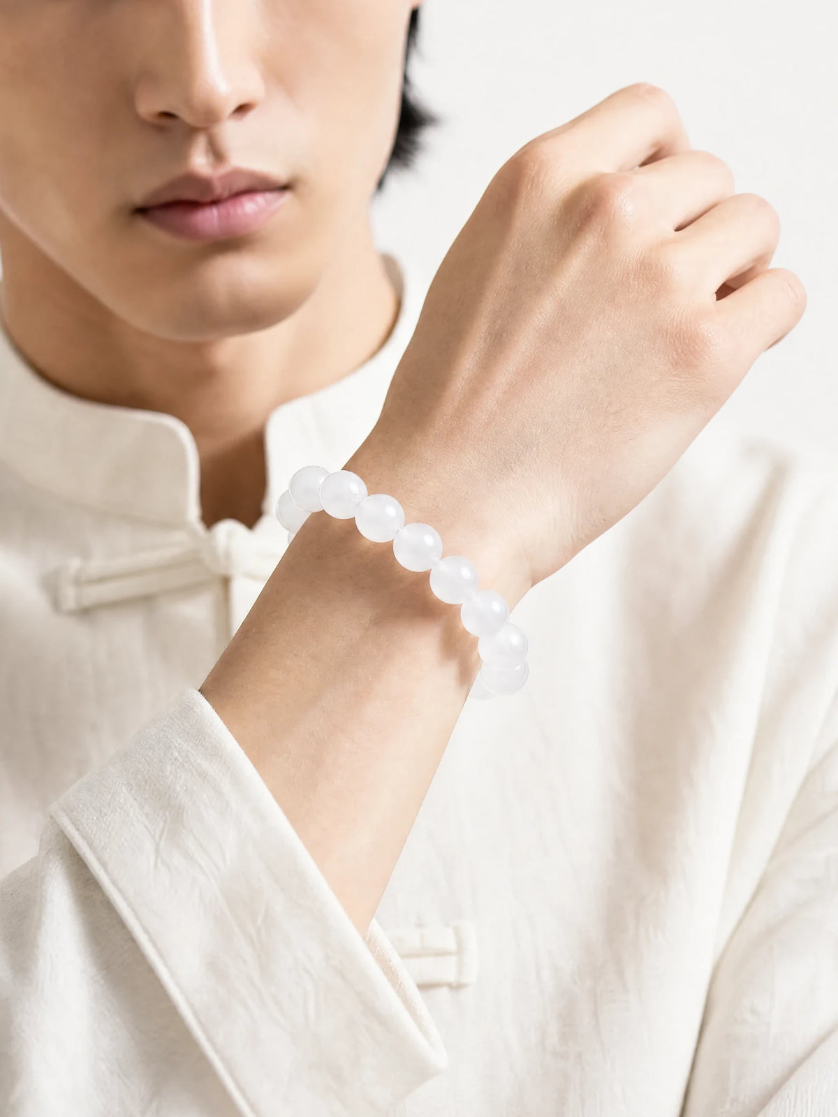 white-agate-bracelet-peace-model-a-outfit-a-fashion-02