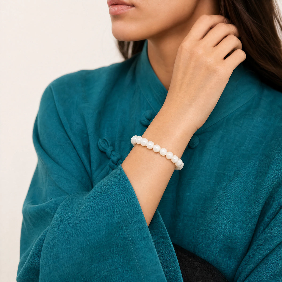 white-jade-bracelet-calm-harmony-model-b-outfit-b-fashion-03
