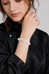 white-moonstone-bead-bracelet-model-b-outfit-b-fashion-01