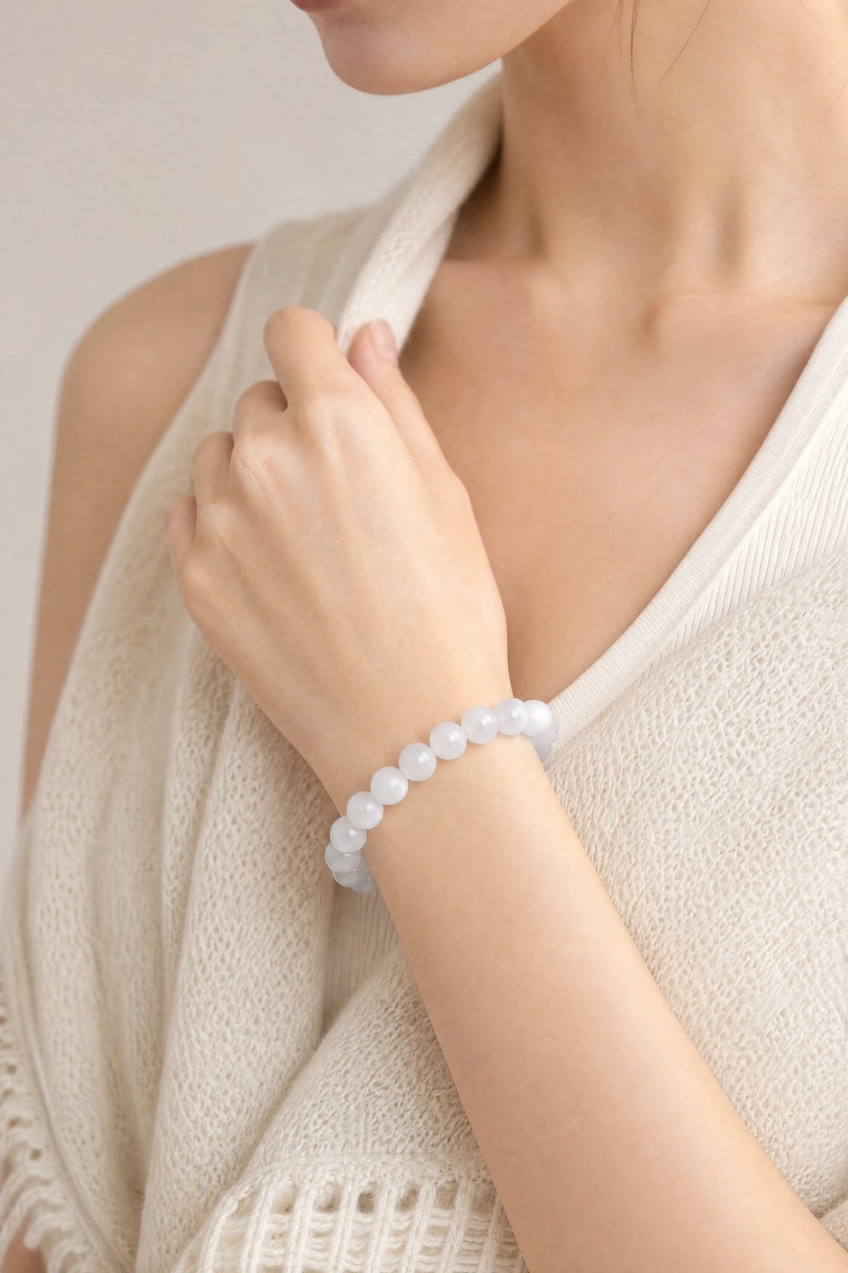 white-moonstone-bracelet-clarity-calm-model-b-outfit-b-fashion-01