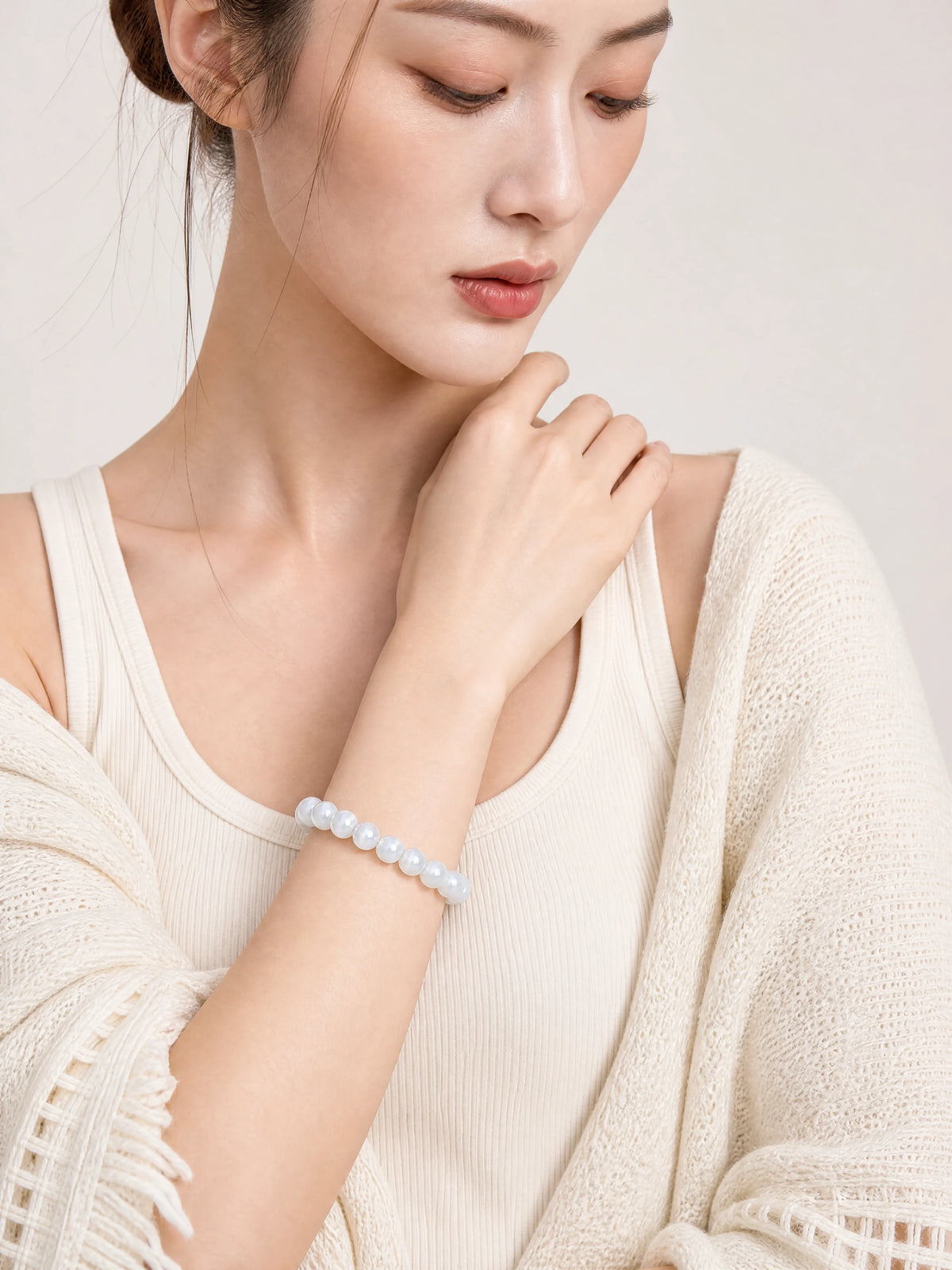 white-moonstone-bracelet-clarity-calm-model-b-outfit-b-fashion-02