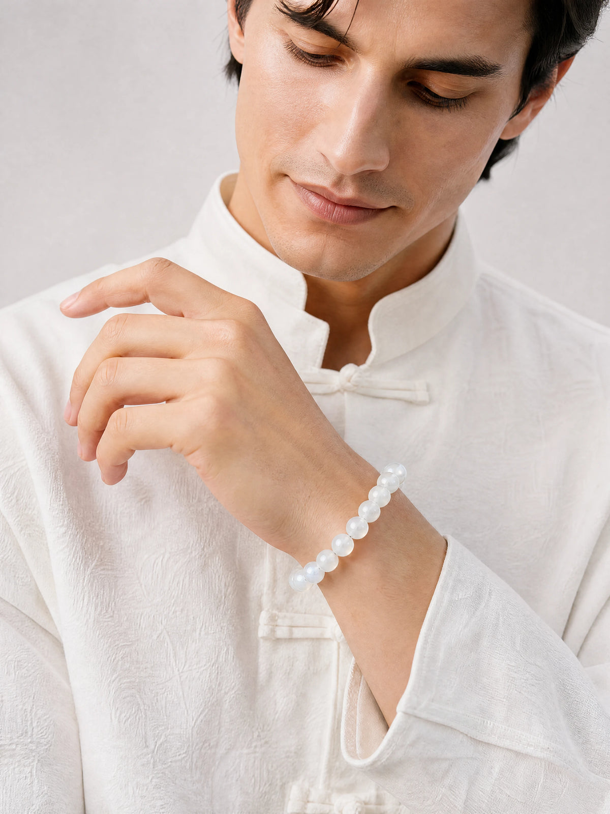 white-moonstone-round-bead-bracelet-model-a-outfit-a-fashion-01