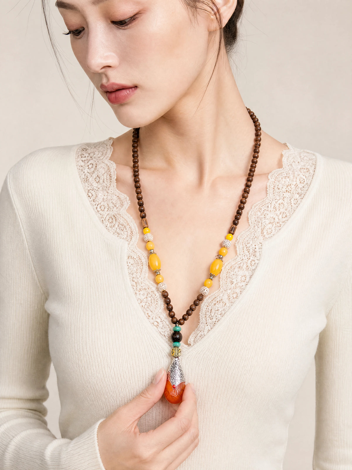 wood-clear-ice-drop-necklace-model-b-outfit-b-fashion-03