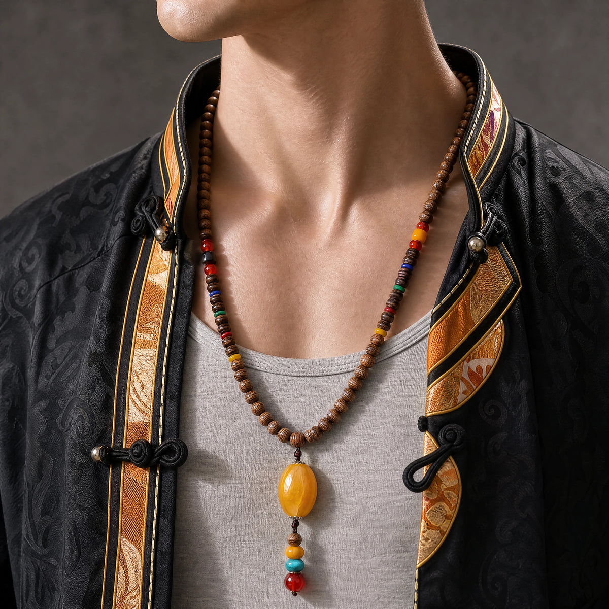 wood-cracked-yellow-agate-necklace-model-a-outfit-a-closeup-01