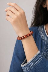 yak-bone-barrel-bead-bracelet-model-b-outfit-b-fashion-01