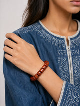 yak-bone-barrel-bead-bracelet-model-b-outfit-b-fashion-02