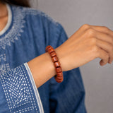 yak-bone-barrel-bead-bracelet-model-b-outfit-b-fashion-03