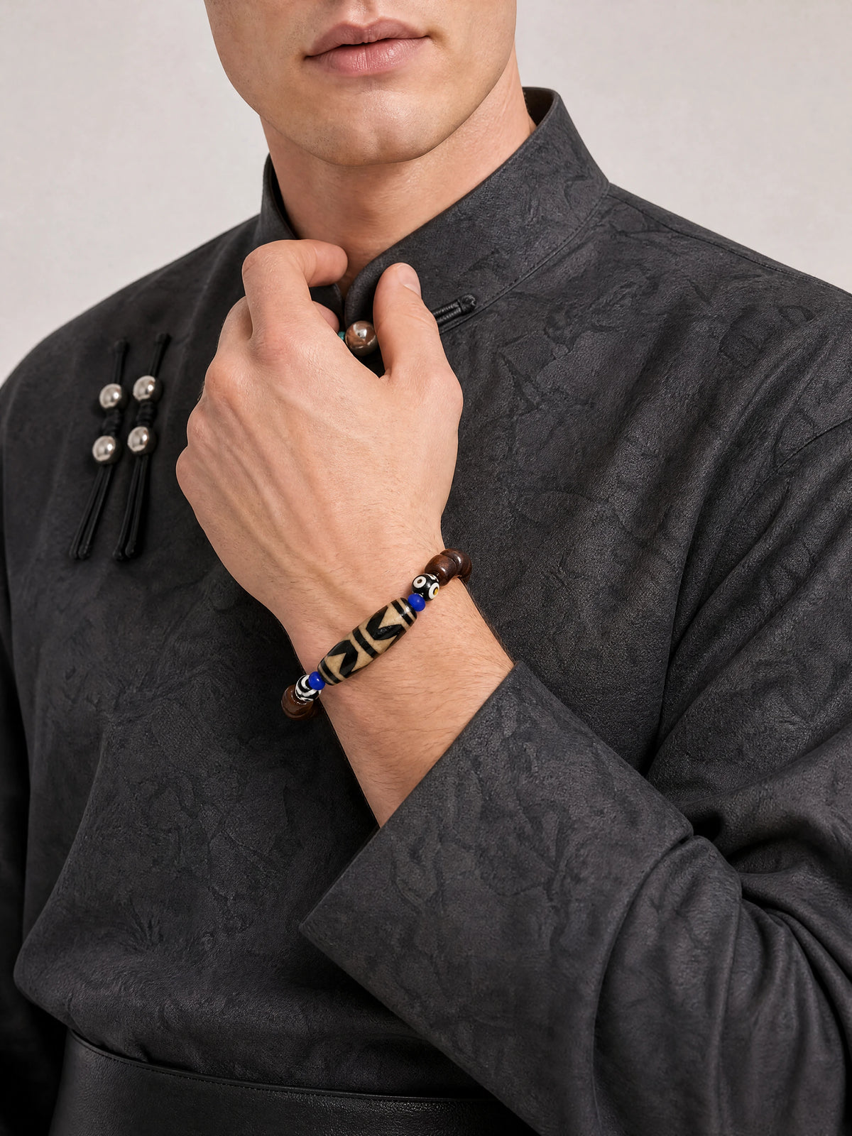 yak-bone-double-tiger-tooth-dzi-bracelet-model-a-outfit-a-fashion-01