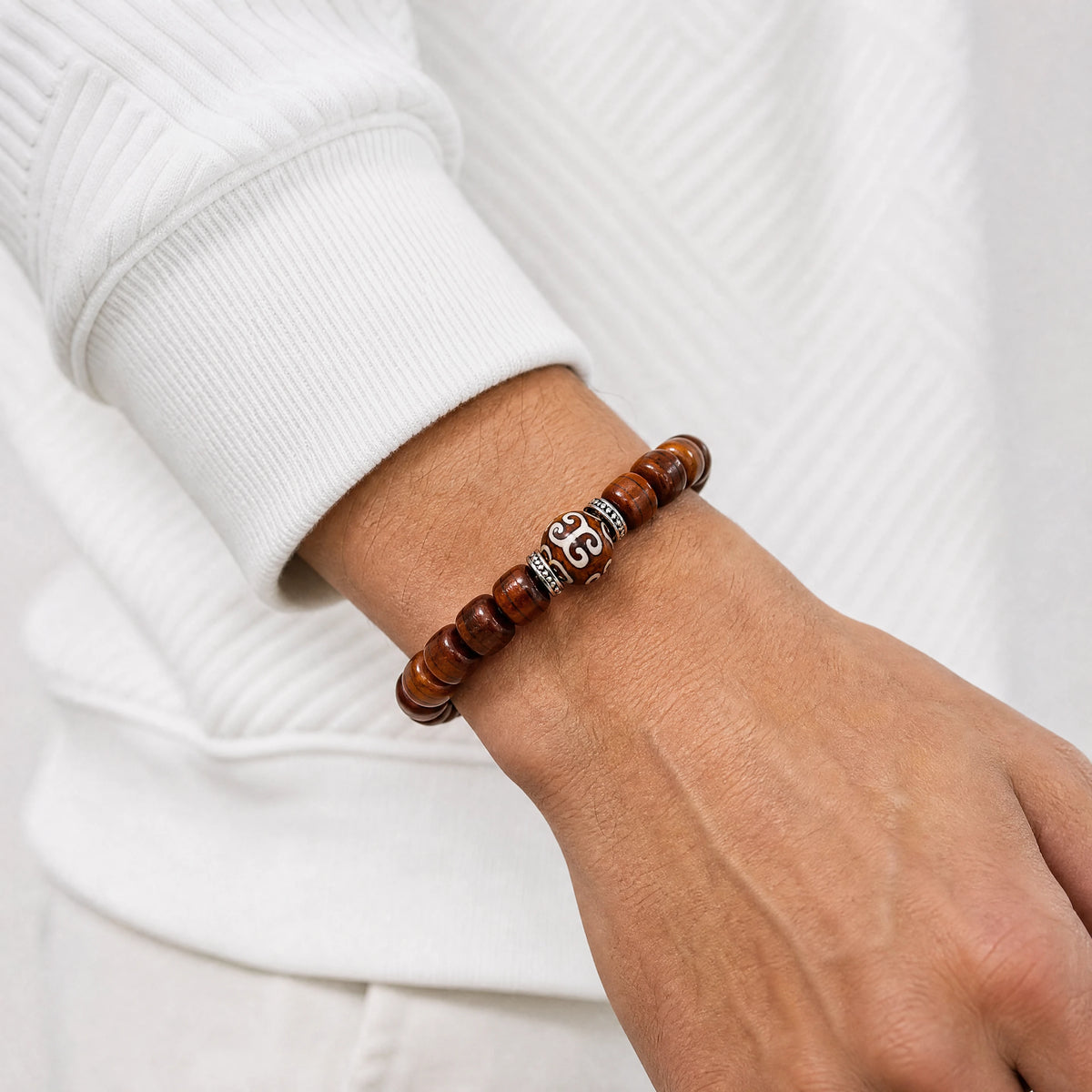 yak-bone-dzi-spacer-bracelet-model-a-outfit-a-closeup-01