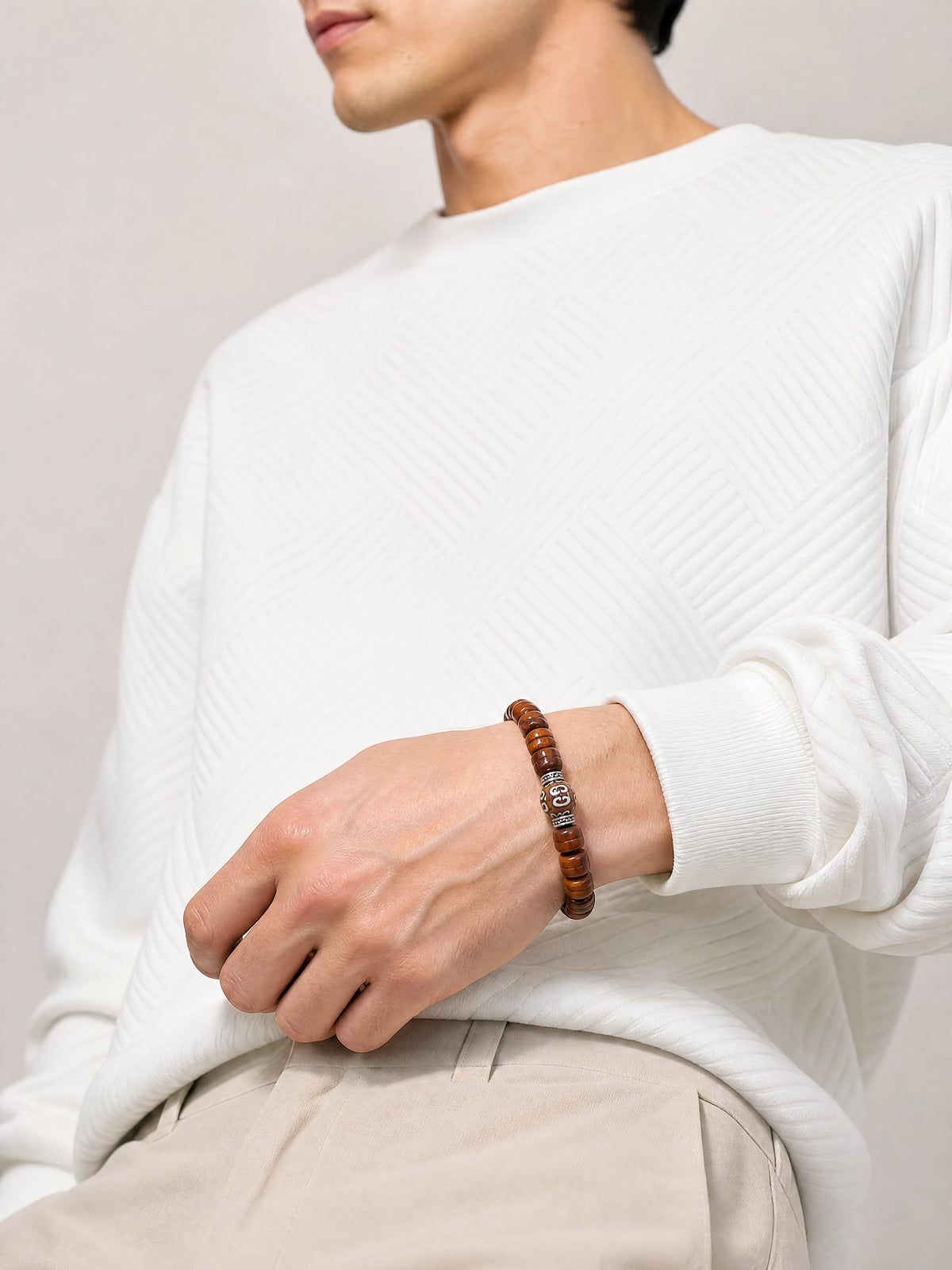 yak-bone-dzi-spacer-bracelet-model-a-outfit-a-fashion-02