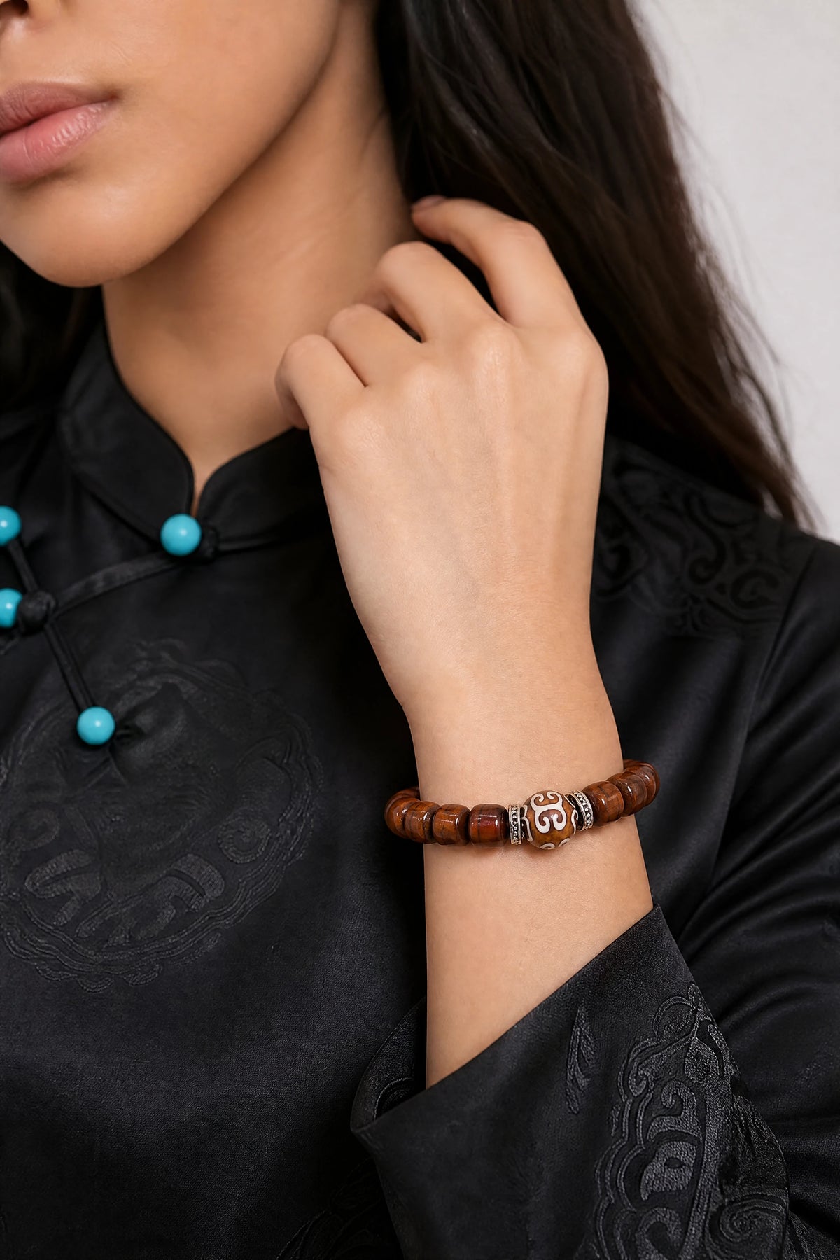 yak-bone-dzi-spacer-bracelet-model-b-outfit-b-fashion-01