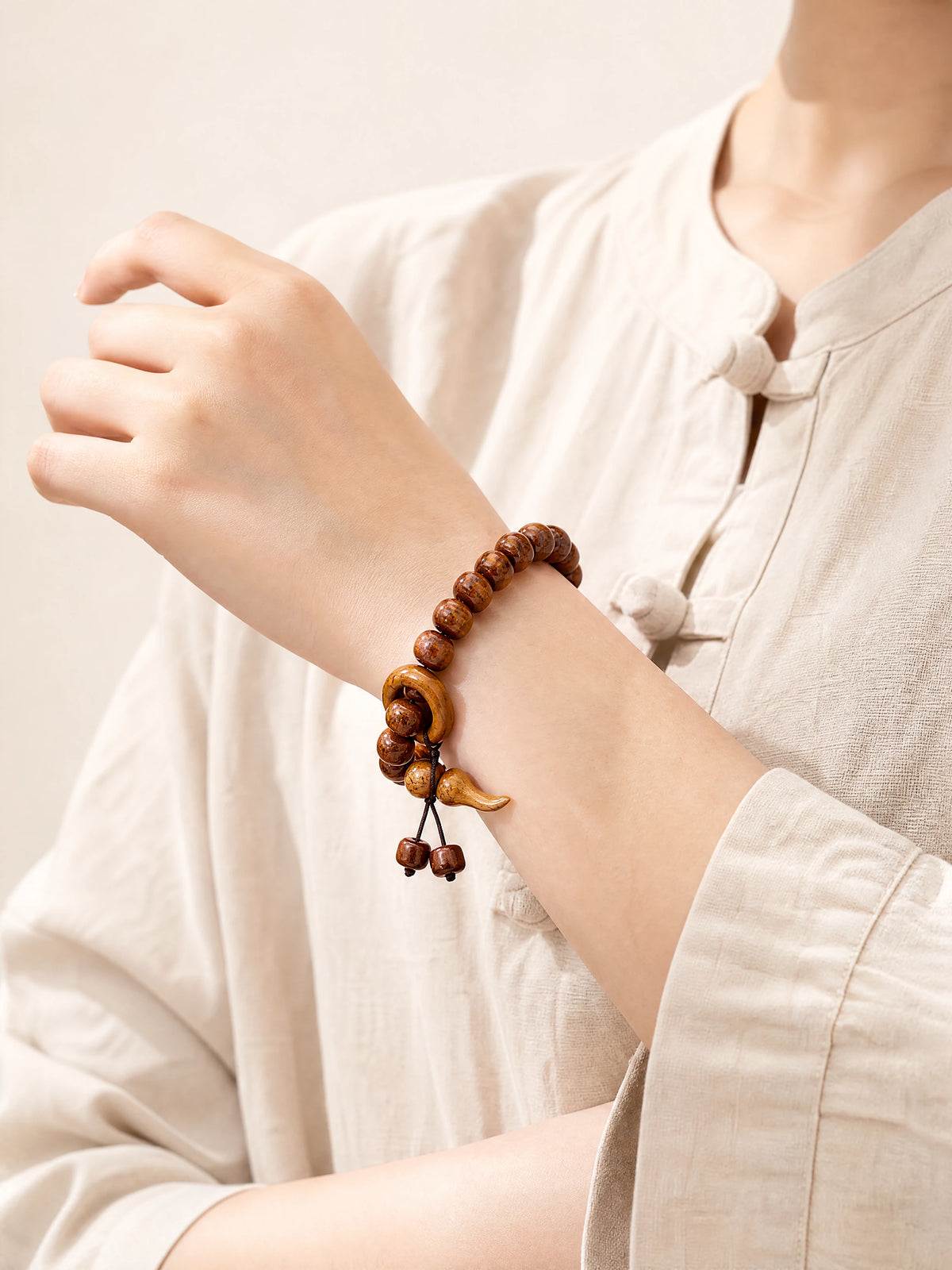 yak-bone-gourd-pendant-bracelet-model-b-outfit-b-fashion-01