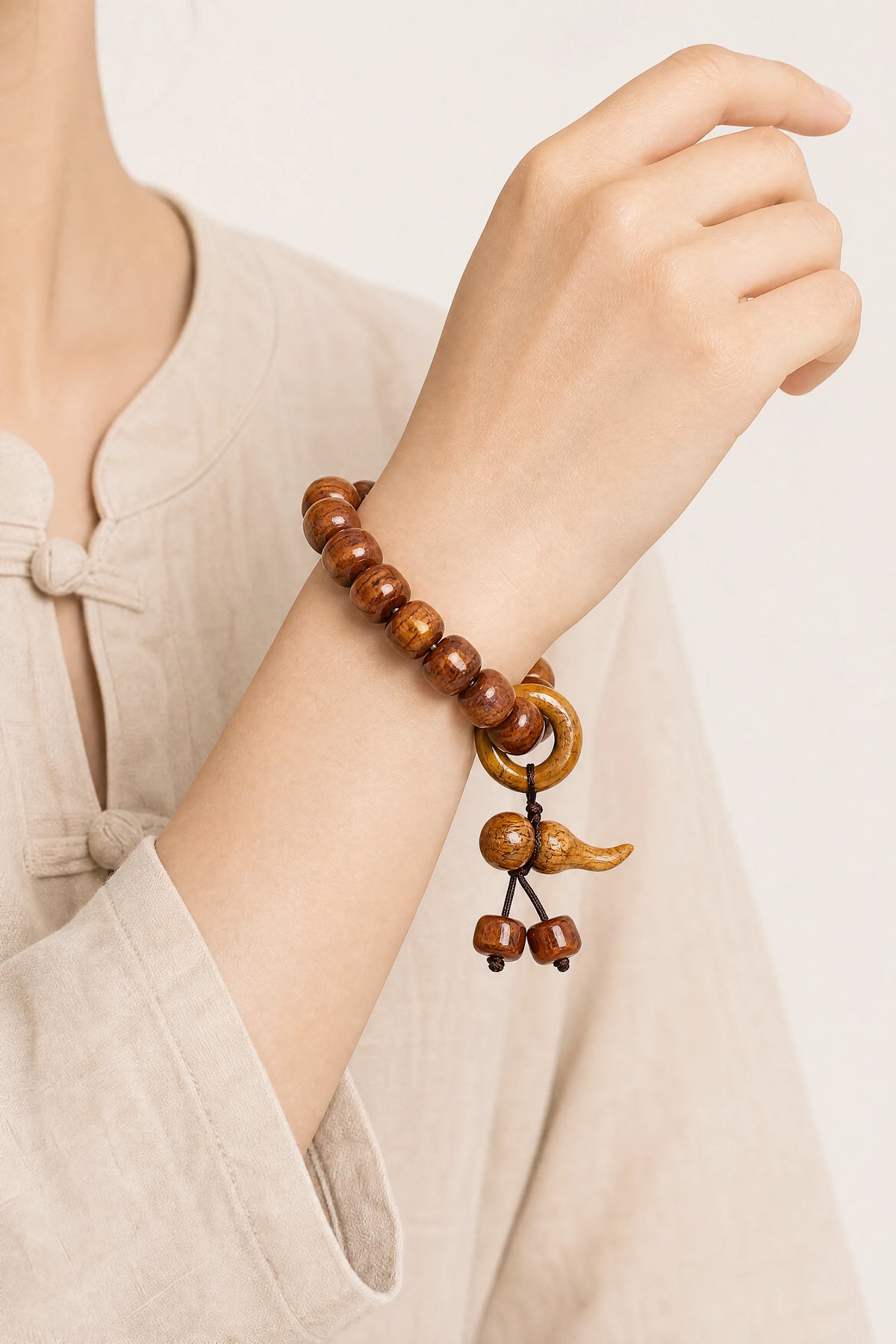 yak-bone-gourd-pendant-bracelet-model-b-outfit-b-fashion-03