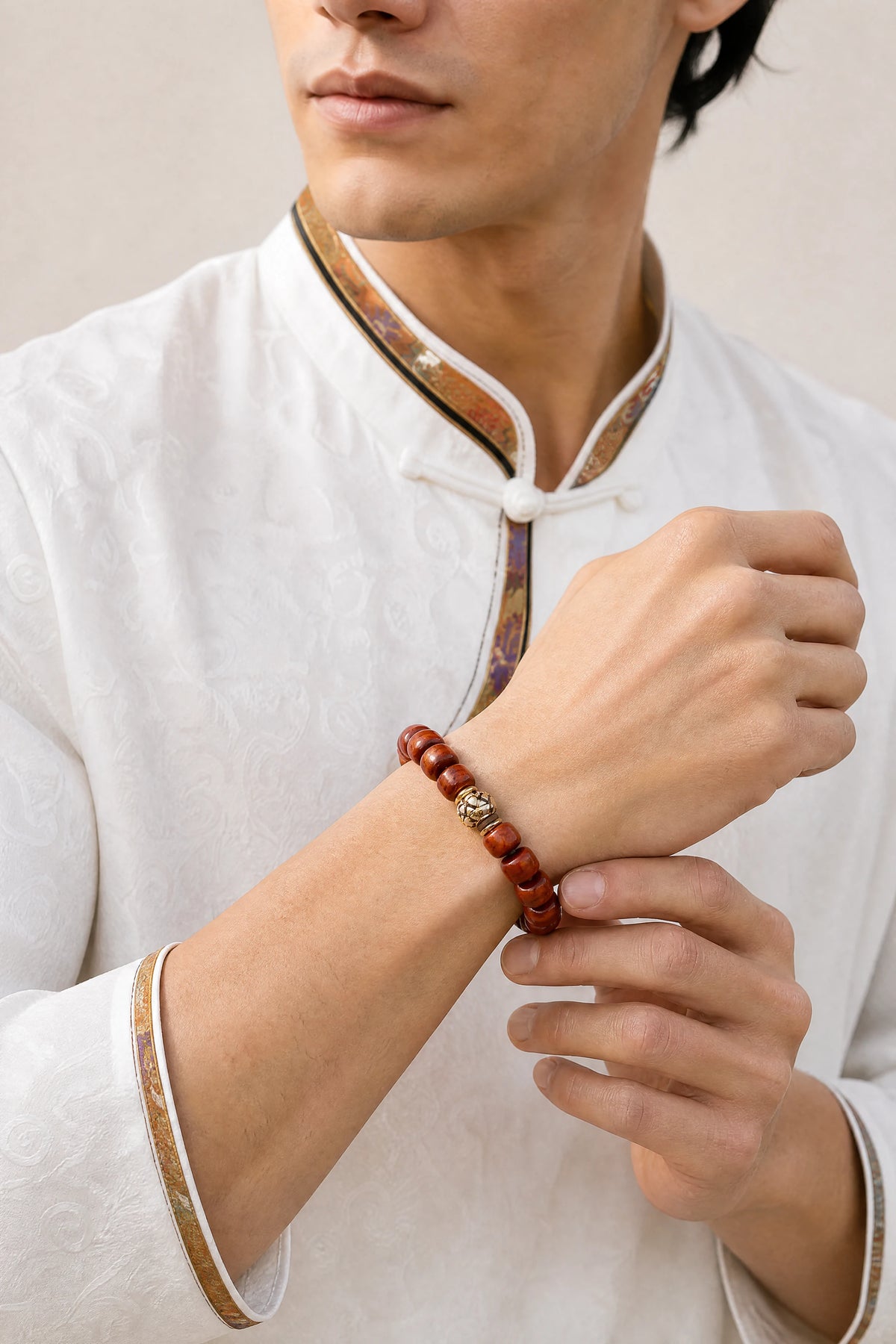 yak-bone-guardian-lion-talisman-bracelet-model-a-outfit-a-fashion-02