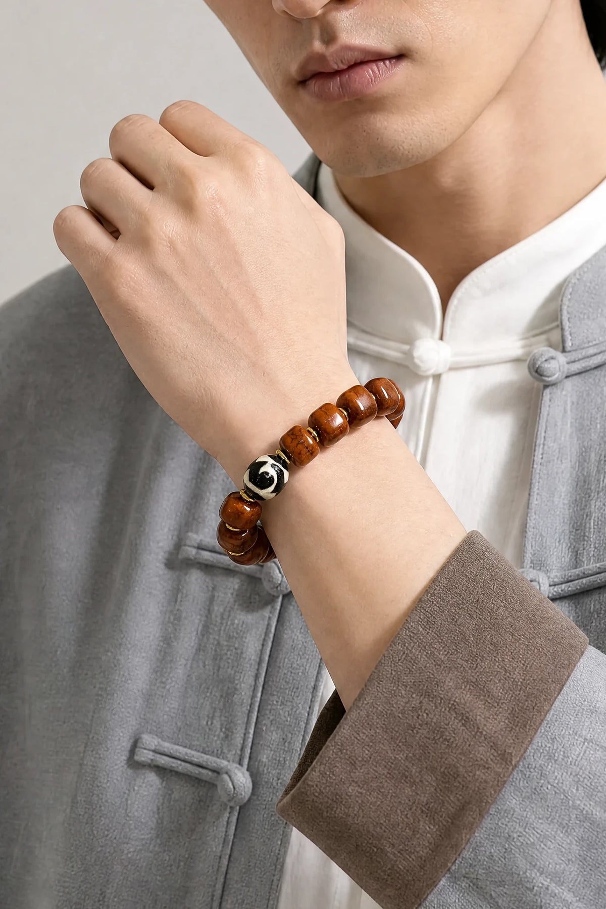 yak-bone-one-eye-dzi-metal-accent-bracelet-model-a-outfit-a-fashion-02