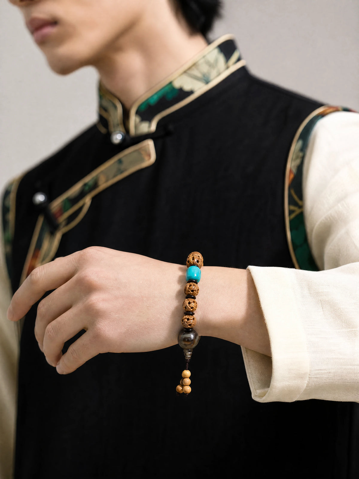 yak-bone-openwork-charm-bracelet-model-a-outfit-a-fashion-02