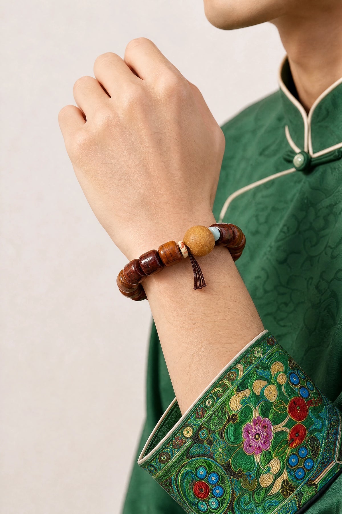 yak-bone-phoenix-eye-bodhi-bracelet-model-a-outfit-a-fashion-01