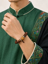 yak-bone-phoenix-eye-bodhi-bracelet-model-a-outfit-a-fashion-02