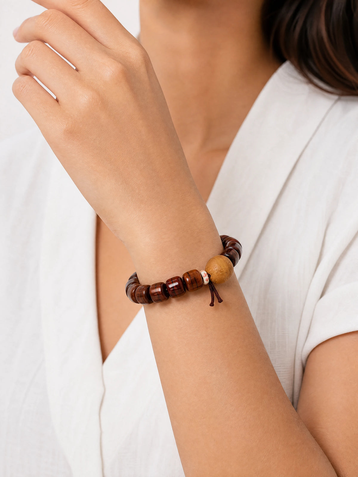 yak-bone-phoenix-eye-bodhi-bracelet-model-b-outfit-b-fashion-02