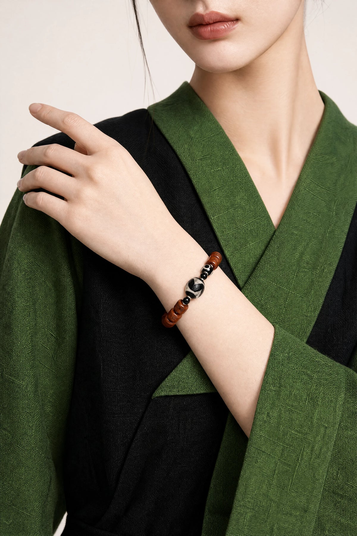 yak-bone-single-tiger-tooth-dzi-bracelet-model-b-outfit-b-fashion-02