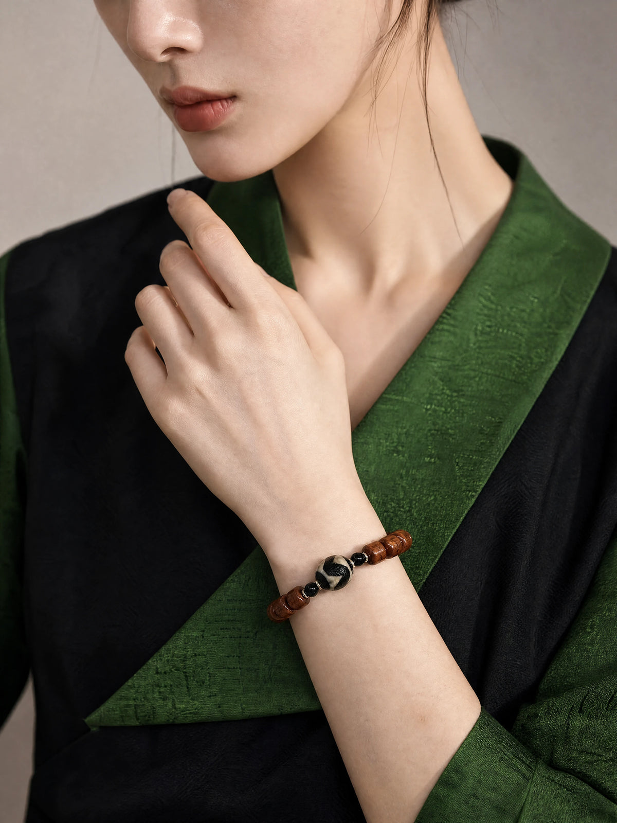 yak-bone-single-tiger-tooth-dzi-bracelet-model-b-outfit-b-fashion-03