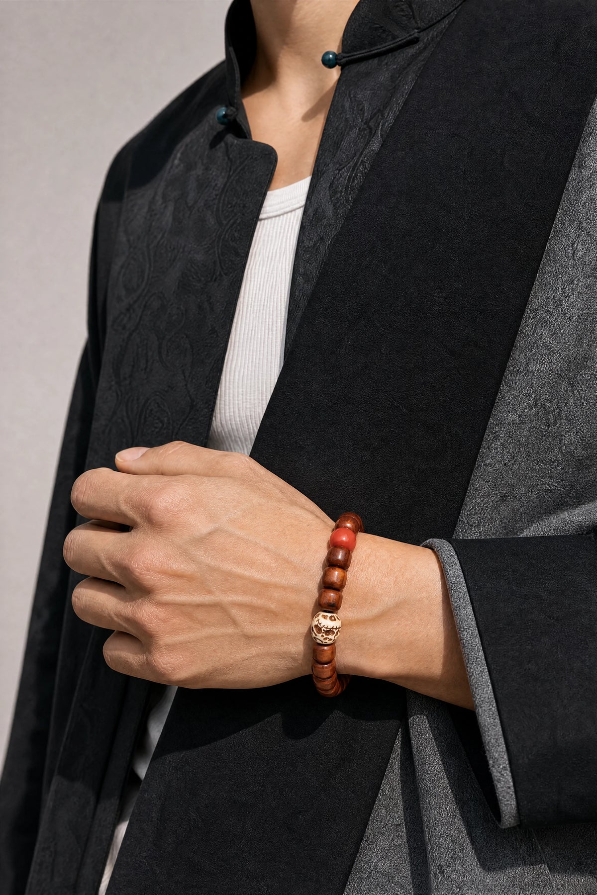 yak-bone-skull-focal-bracelet-model-b-outfit-b-fashion-02